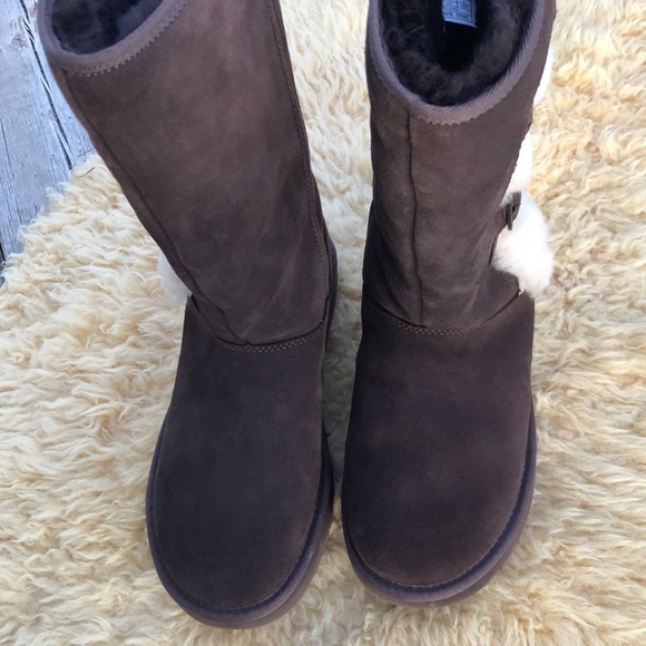 UGGS - Picture 5 of 7
